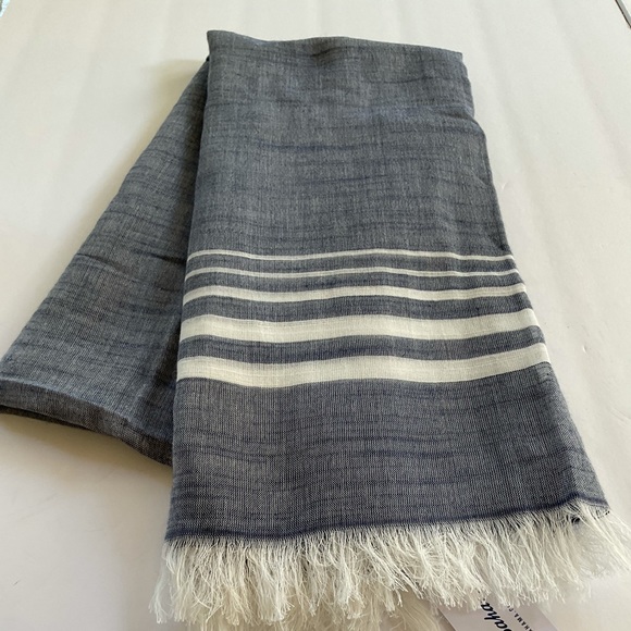 Tommy Bahama Breezy Travel Ruana, new with tag. - Picture 4 of 7